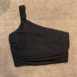 never worn but tags are removed. super cute black cropped top with one shoulder